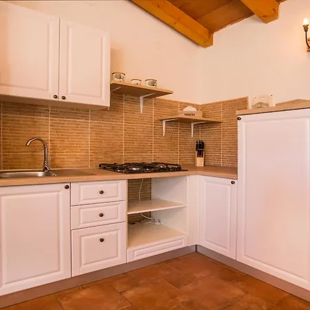 Holiday home Family Friendly House With A Parking Space - 22074