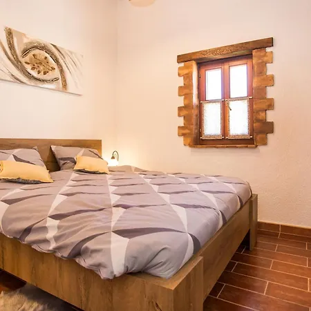 Family Friendly House With A Parking Space - 22074