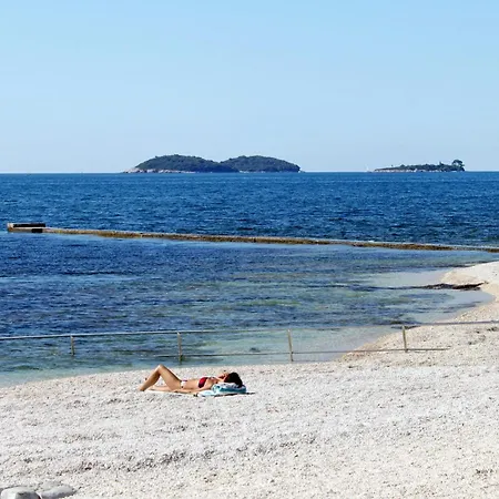 Family Friendly House With A Parking Space - 22074 펜션 *