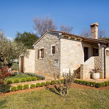 Holiday home Family Friendly House With A Parking Space - 22074 Rovinj