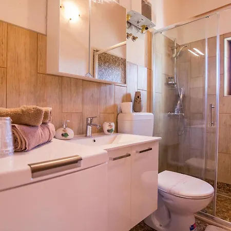 Family Friendly House With A Parking Space - 22074