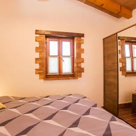 Family Friendly House With A Parking Space - 22074 Holiday home *