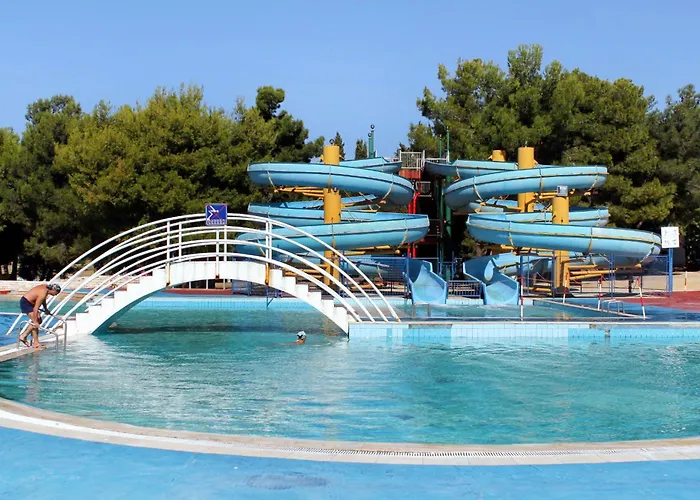 Family Friendly House With A Parking Space - 22074 * 로비니